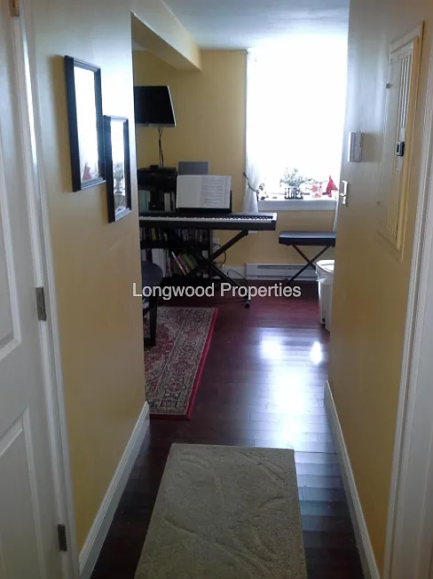 1 bed, $2,400 — Photo 4