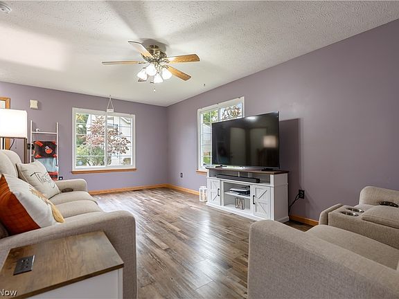 4th image of 1095 Bennington Ct