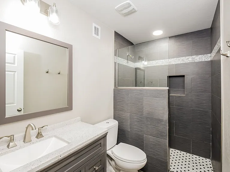 5647 S Buchanan St — Photo 15