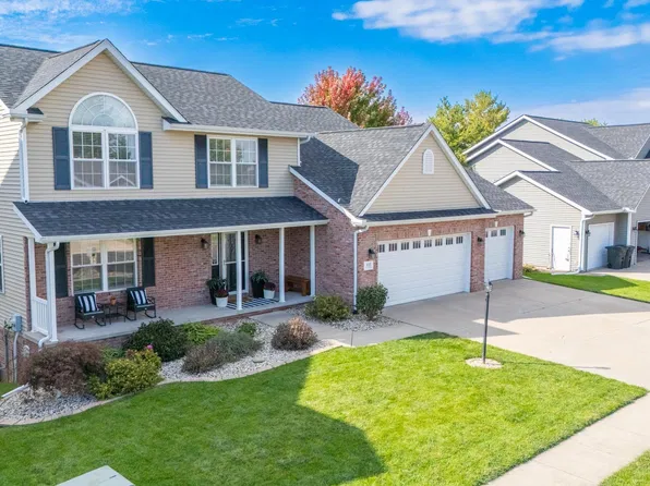 833 Stonebridge Dr, Metamora, IL 61548