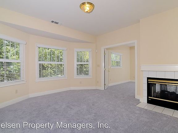 4th image of 600 11th St APT 07