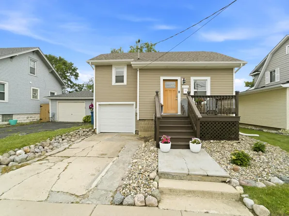 213 N East St, Crown Point, IN 46307