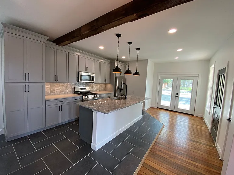 35 E Arcadia Ave — Photo 2