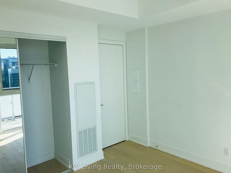 7 Grenville St #2512 — Photo 3
