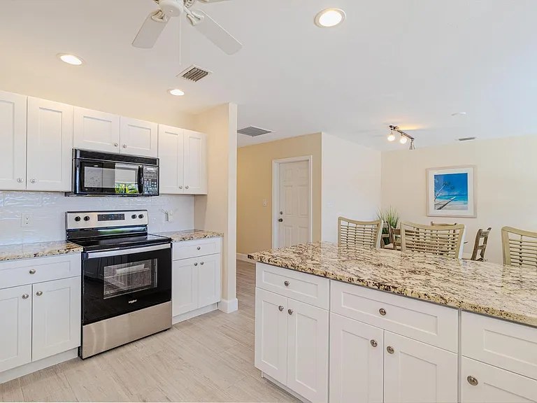 1106 SW 52nd St — Photo 30