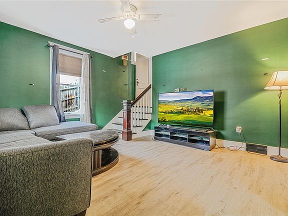 3rd image of 560 Lake Lynn Rd