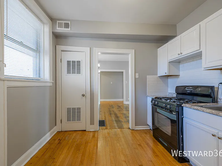 2056 W Arthur Ave #3W — Photo 3