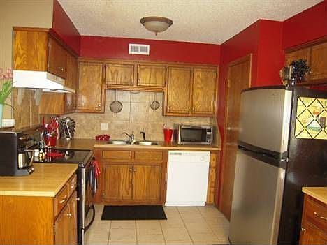 2nd image of 110 Lewis St