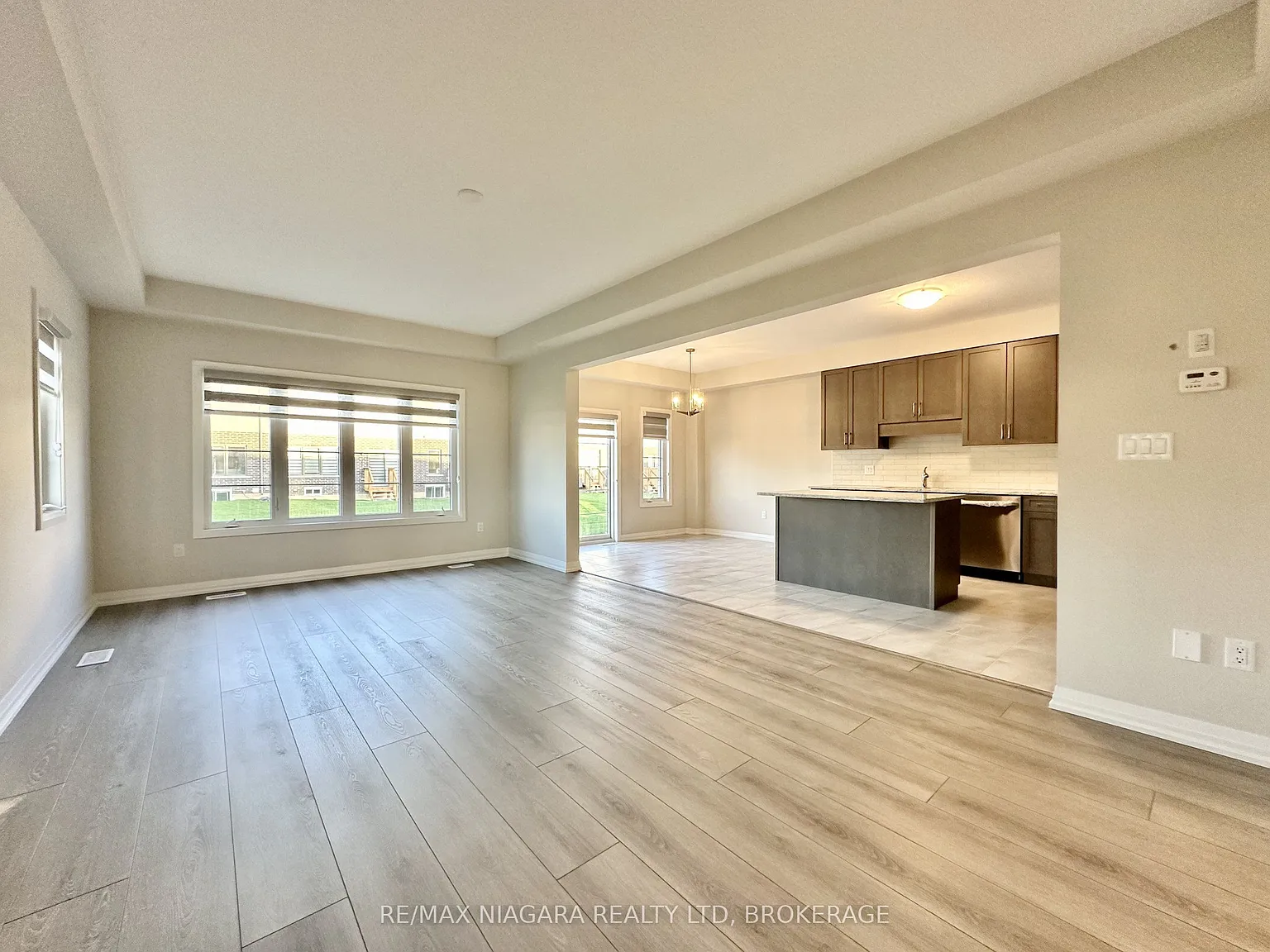 4 bed, $2,700 — Photo 4