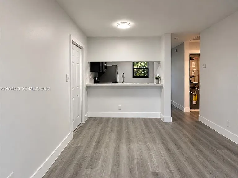 1175 SW 16th Ave #2 — Photo 2