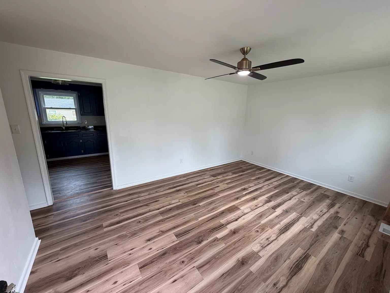 3 bed, 1056 sqft, $1,950 — Photo 2