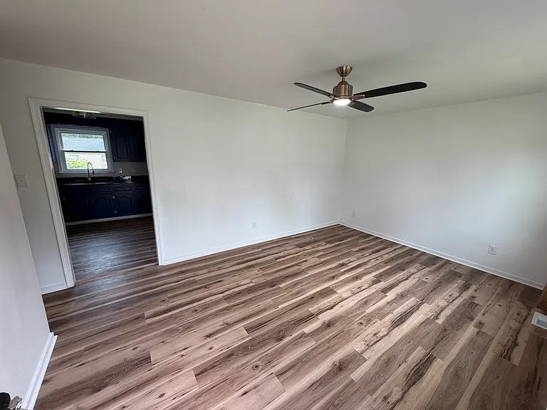 1117 Pine Ave — Photo 2