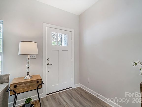 5th image of 1006 Westminster Dr