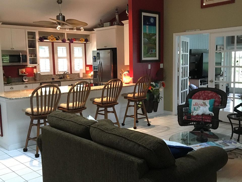 1st image of 787 Dahlia Ln