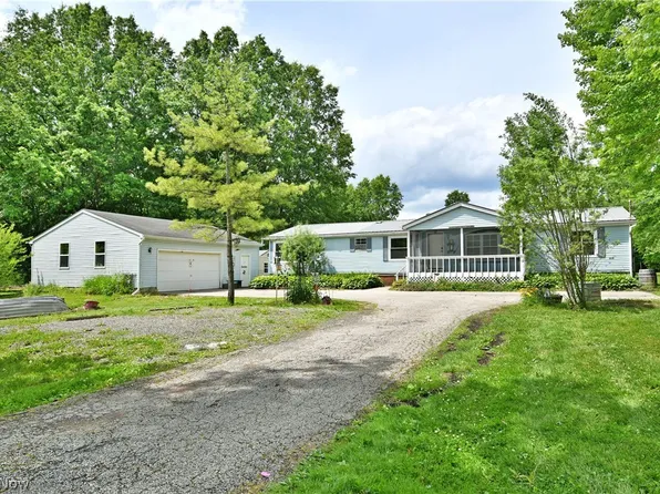 826 Bristol Champion Townline Rd NE, Bristolville, OH 44402