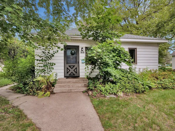 919 Kilian Blvd SE, Saint Cloud, MN 56304