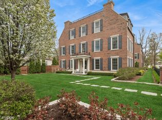 847 N McKinley Rd, Lake Forest, IL 60045