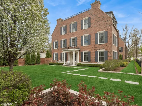 847 N McKinley Rd, Lake Forest, IL 60045