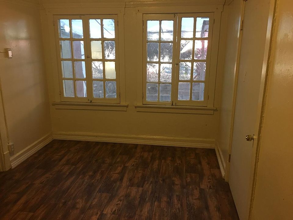 2nd image of 567 N Oakland Ave APT 8