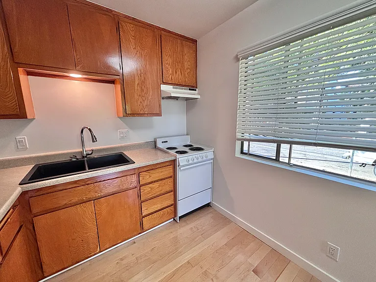 915 Castillo St #A — Photo 12