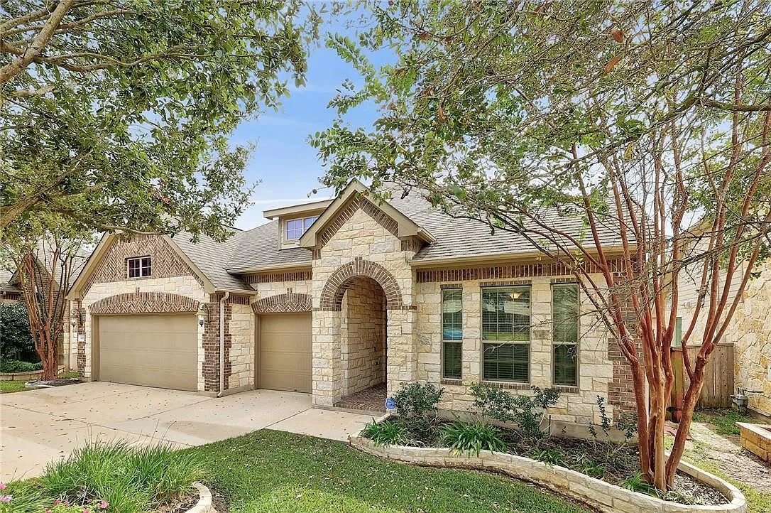 4 bed, 3.5 bath, 2805 sqft, $2,700 — Photo 2