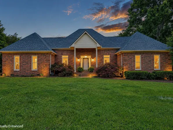 1135 Stirlingshire Dr, Hendersonville, TN 37075