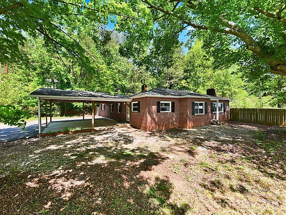 5th image of 1822 Blowing Rock Blvd