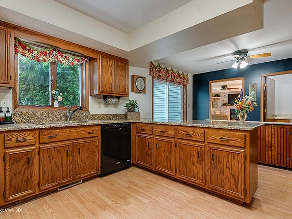 4th image of 325 Twilight Dr