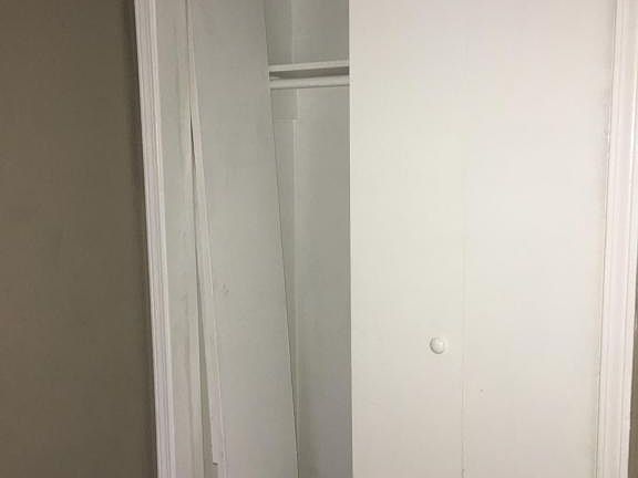 5th image of 2960 Greenbriar Cv E