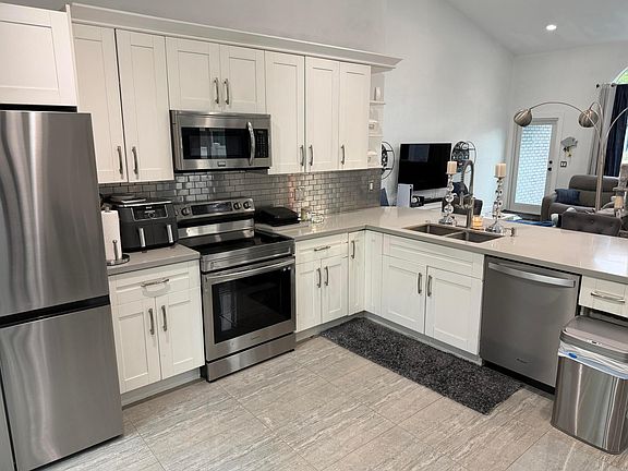 3rd image of 8097 Cedar Hollow Lane