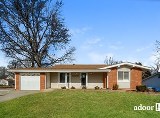 4933 Bristol Rock Rd, Florissant, MO 63033