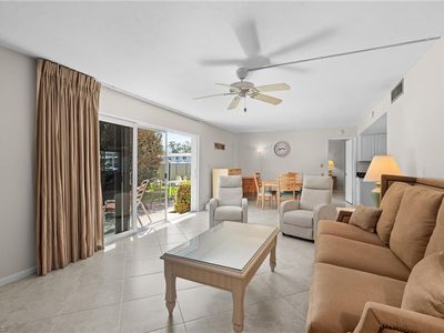 245 Palm Dr APT 1, Naples, FL, 34112