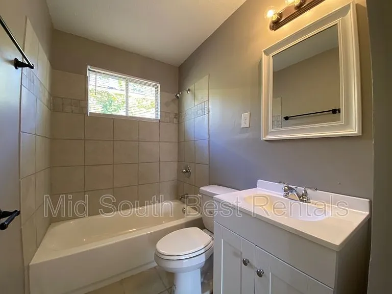 2120 Bennett Ave — Photo 5