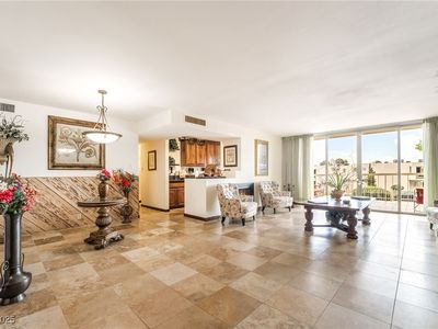 750 S Royal Crest Cir UNIT 317, Paradise Town, NV, 89169