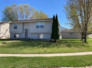 4932 10th St NW, Rochester, MN 55901