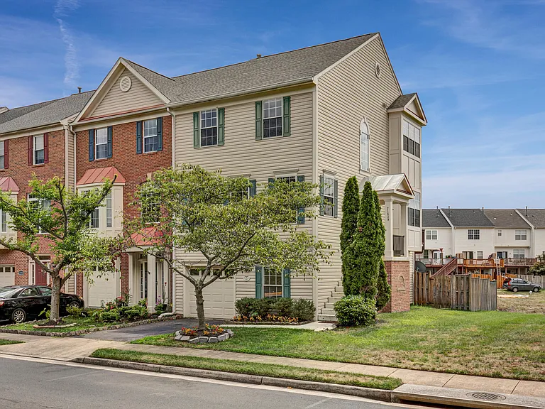 21639 Kings Crossing Ter — Photo 2