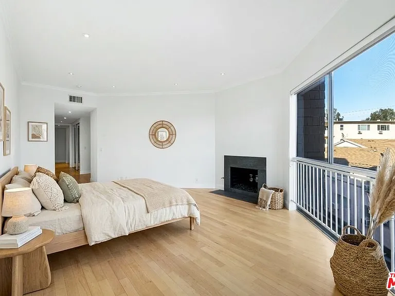 11628 Montana Ave #206 — Photo 30