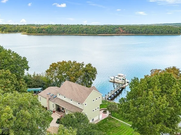 43 Cliff Dr, Assonet, MA 02702