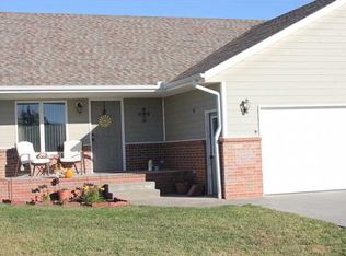738 S Meadows Dr, Hesston, KS 67062