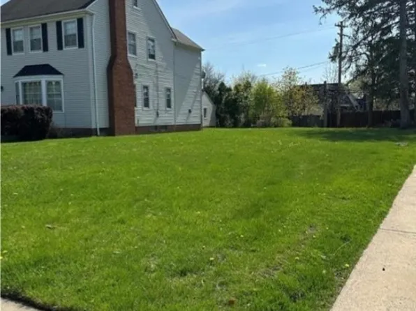 16626 Kenyon Rd, Shaker Heights, OH 44120