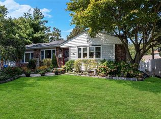 855 Bermuda Rd, West Babylon, NY 11704