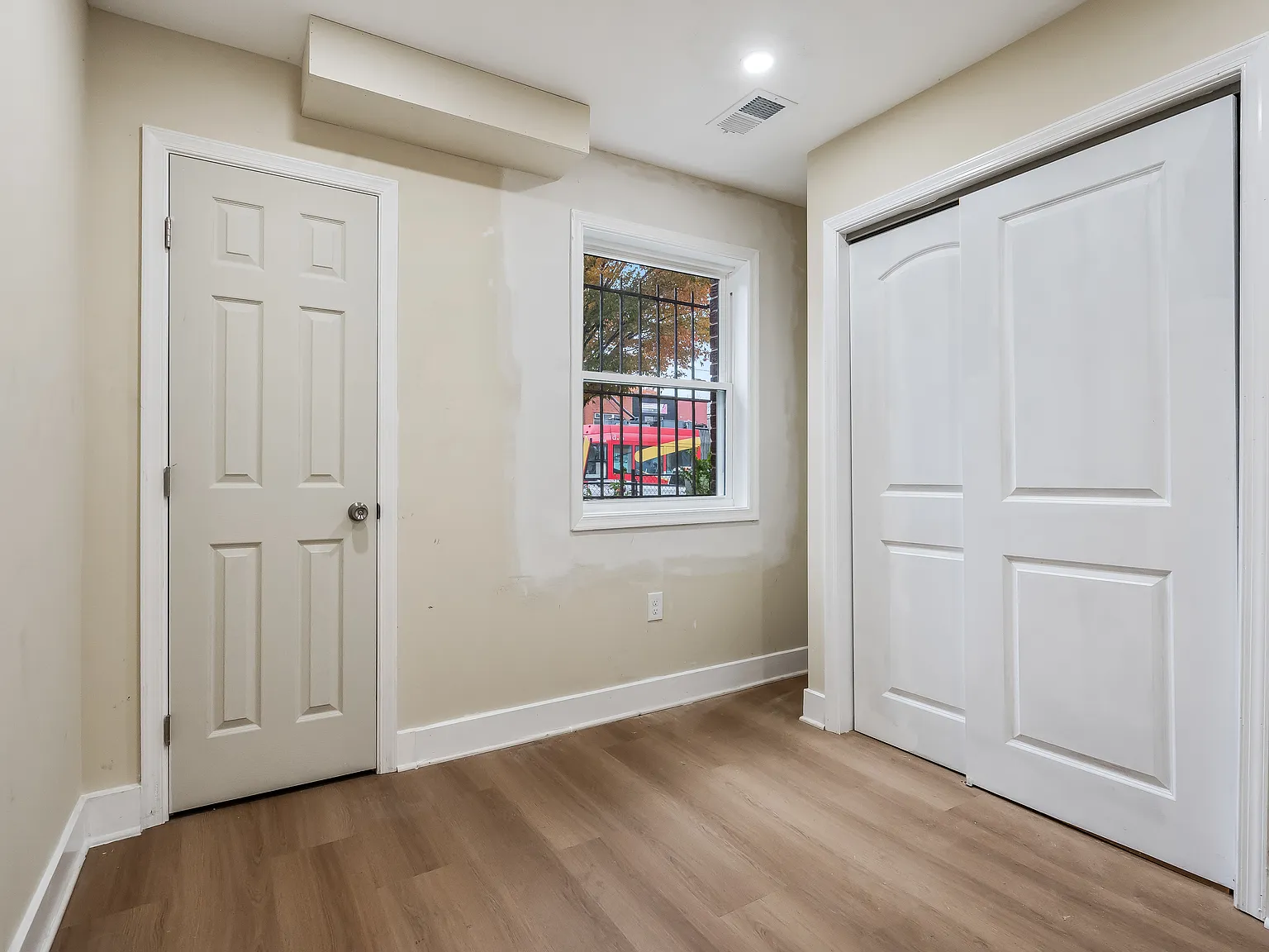 2 bed, 600 sqft, $2,450 — Photo 3