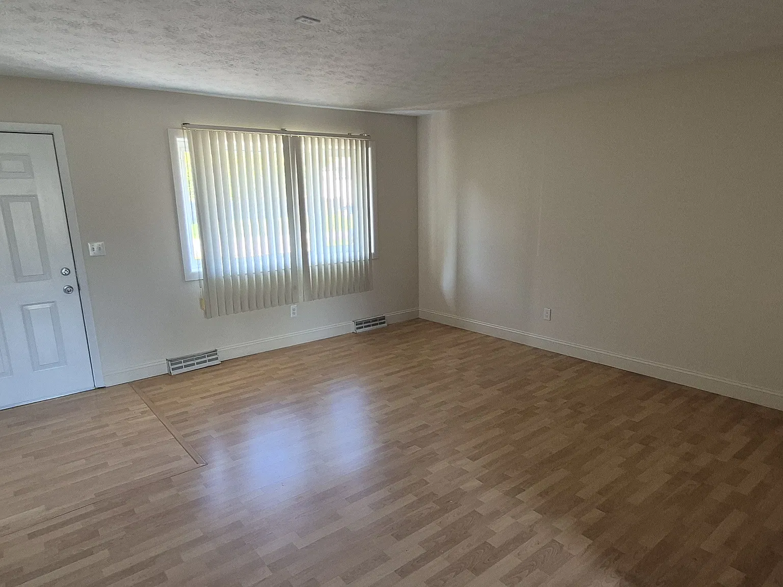 3 bed, $1,500 — Photo 2