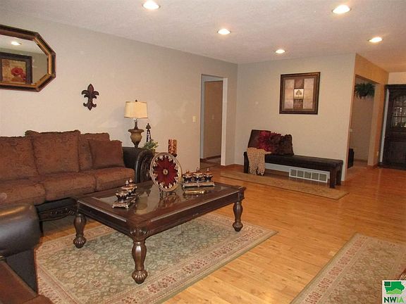 3rd image of 4811 Sunnybrook Dr