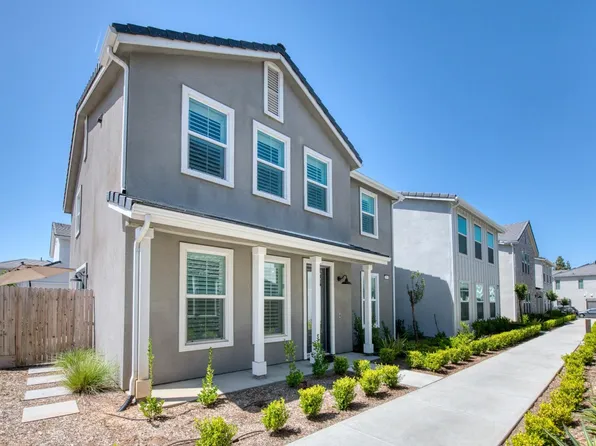 10944 N Blackberry Dr, Fresno, CA 93730