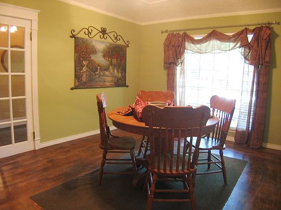 4th image of 518 Greenbriar Ln