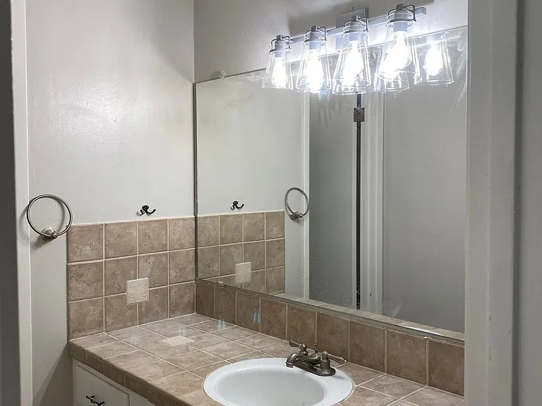 8708 Azalea Trl — Photo 10