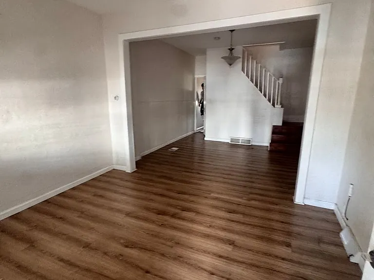 222 E Franklin St — Photo 5