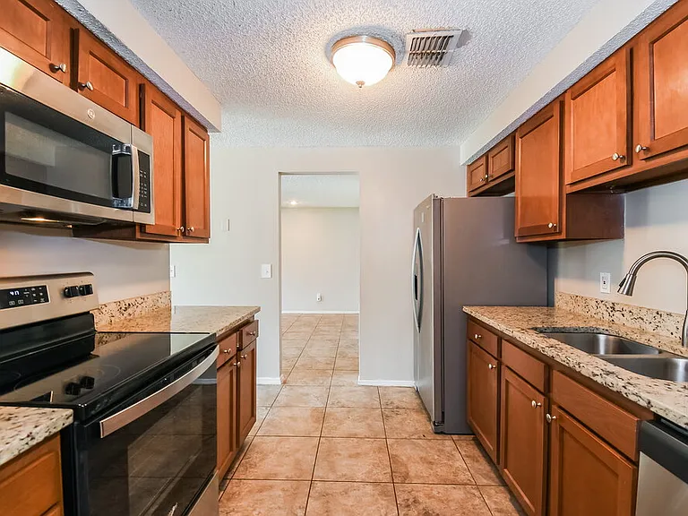 8244 Yolanda Ct — Photo 7