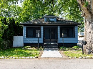 32 Sykes St, Warwick, RI 02886